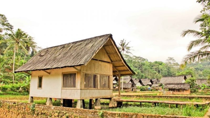 Nama rumah tradisional Sunda