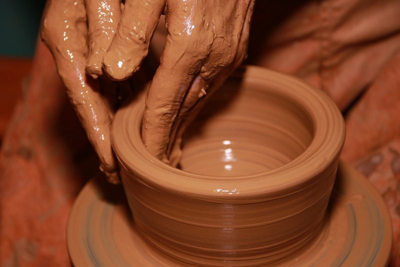 Bahan untuk membuat seni kriya keramik